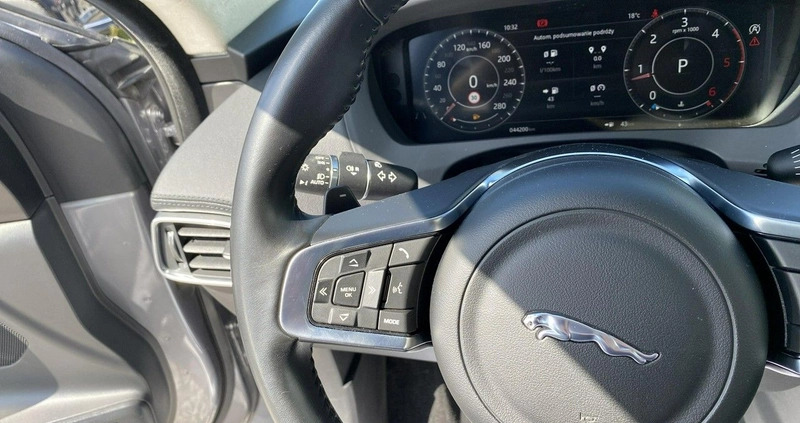Jaguar F-Pace cena 169900 przebieg: 44000, rok produkcji 2020 z Witnica małe 379